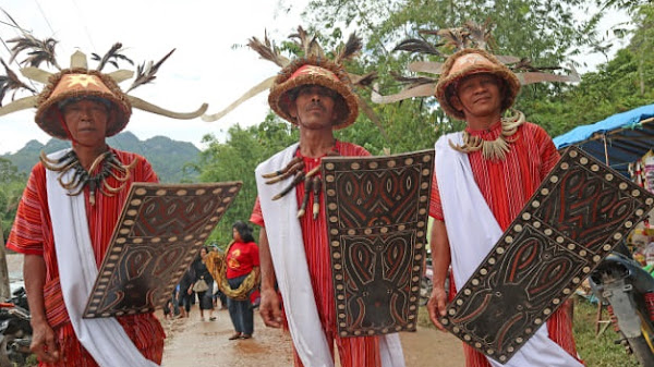 Baju Adat Suku Toraja, Berikut Keunikan dan Ciri Khasnya